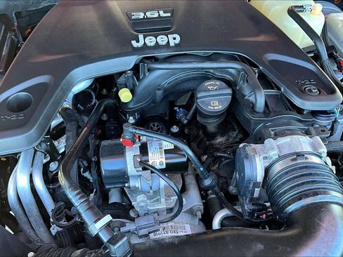 Used 2020 Jeep Wrangler Unlimited Sahara AWD/4WD image 35