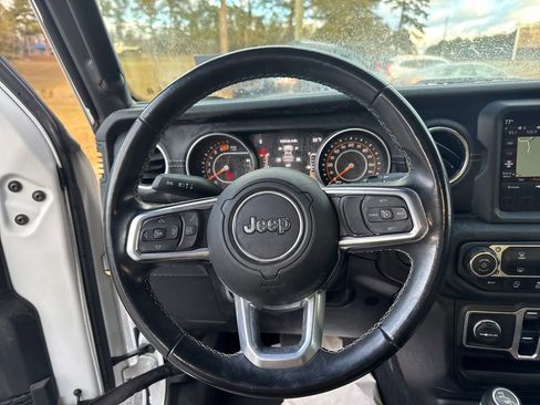 Used 2020 Jeep Wrangler Unlimited Sahara image 18