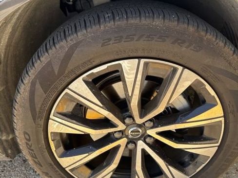 Used 2025 Volvo XC60 B5 Plus image 11