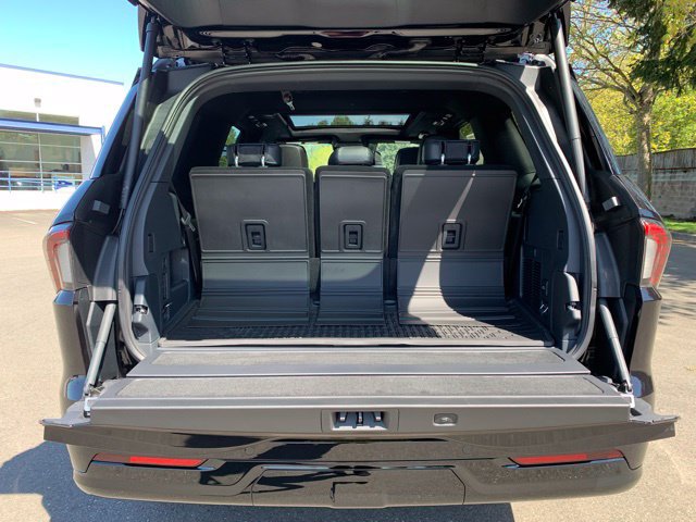 New 2026 Lincoln Navigator Reserve w/ Jet Appearance Package AWD/4WD image 5