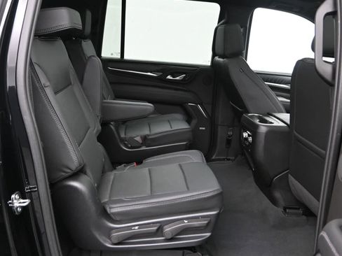 Used 2024 GMC Yukon XL Denali image 12