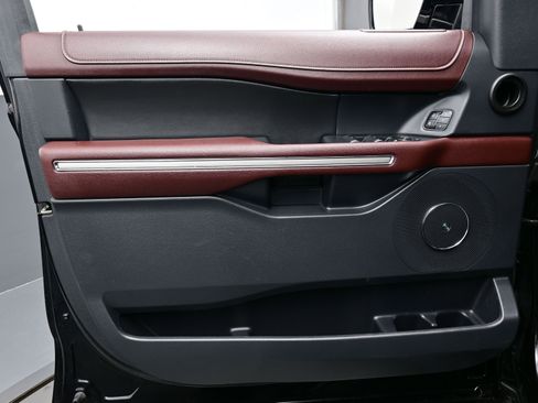 Used 2022 Ford Expedition Max Limited image 10