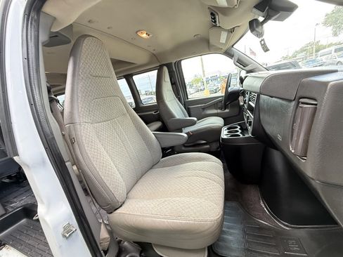 Used 2020 Chevrolet Express 3500 LT w/ LT Preferred Equipment Group RWD image 20