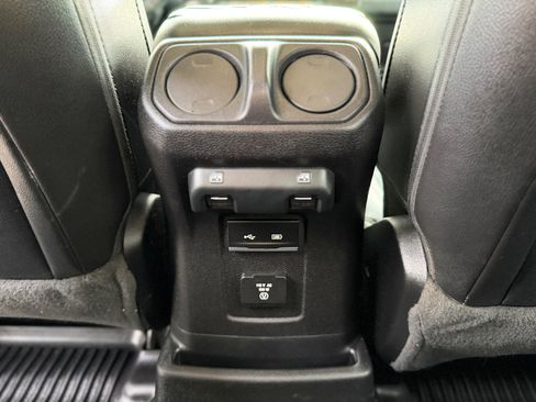 Used 2020 Jeep Wrangler Unlimited Sahara image 12