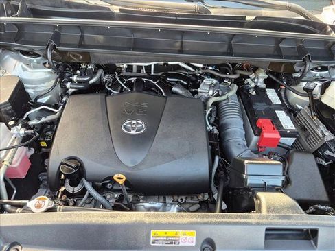 Used 2021 Toyota Highlander XLE AWD/4WD image 23