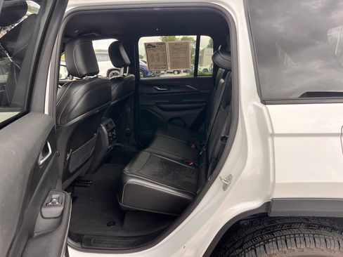 Used 2024 Jeep Grand Cherokee Altitude RWD image 29