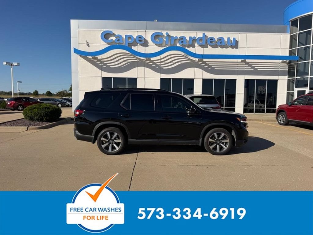 Used 2025 Honda Pilot Elite image 1