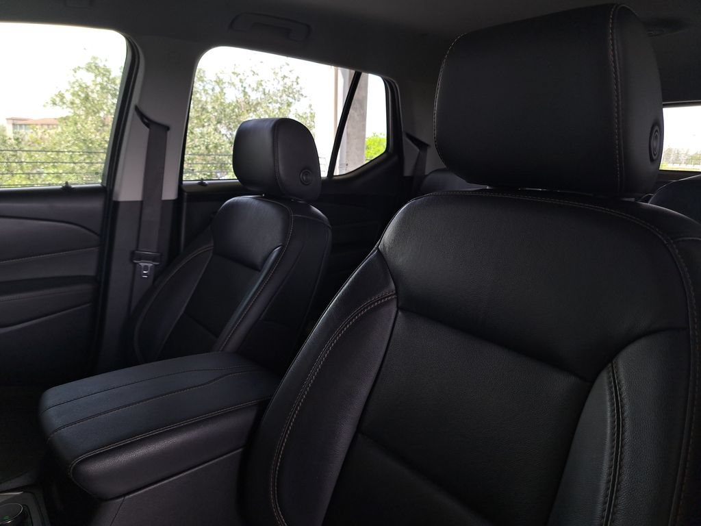 Used 2020 Chevrolet Traverse RS FWD image 17