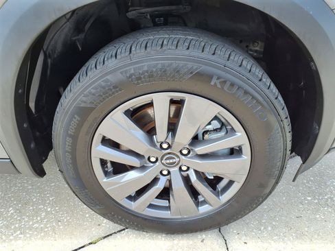 Used 2025 Nissan Pathfinder SV FWD image 9