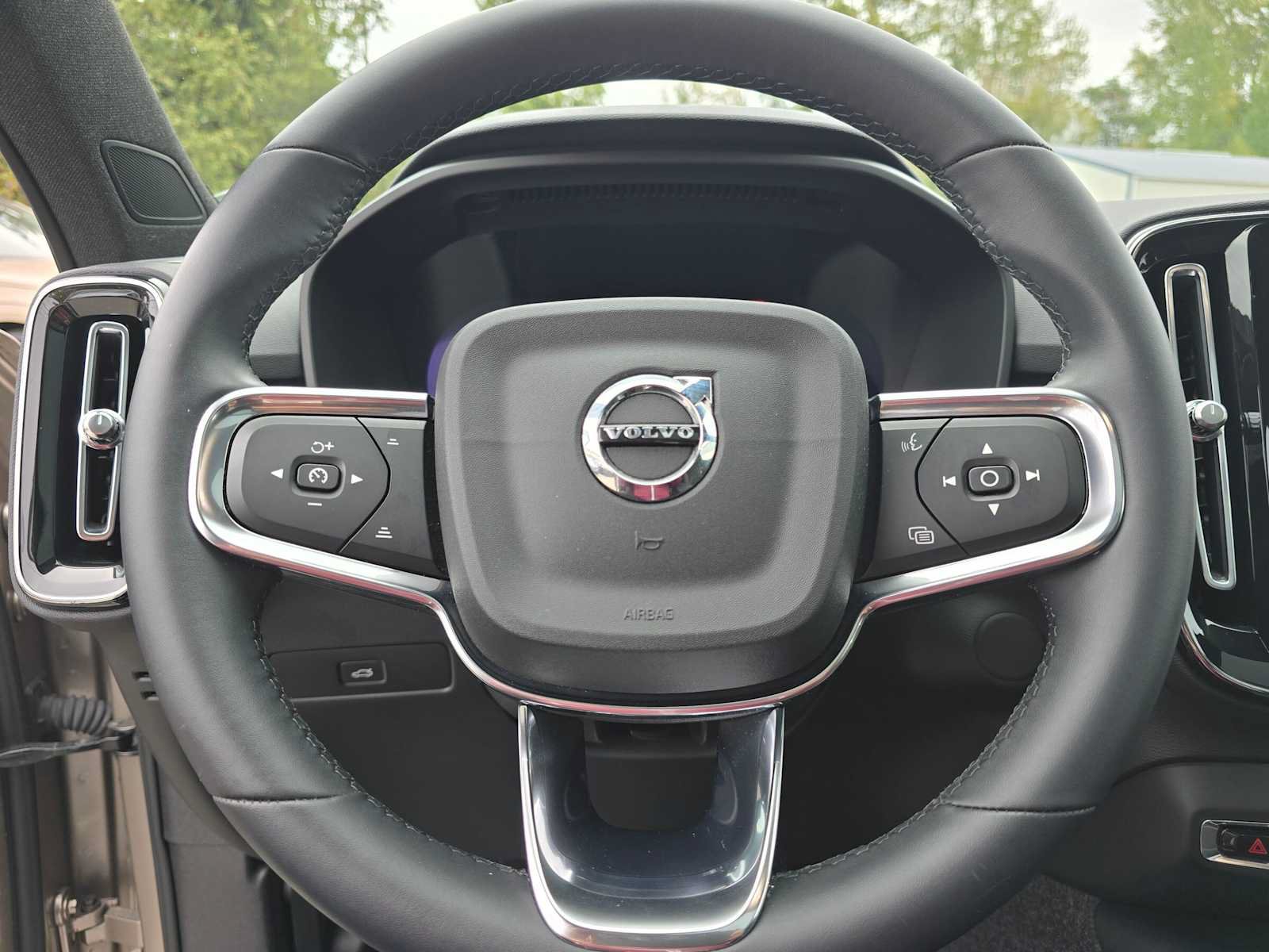 Certified 2023 Volvo XC40 Recharge Ultimate w/ Protection Package Premier AWD/4WD image 25