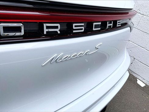 Certified 2023 Porsche Macan S AWD/4WD image 33