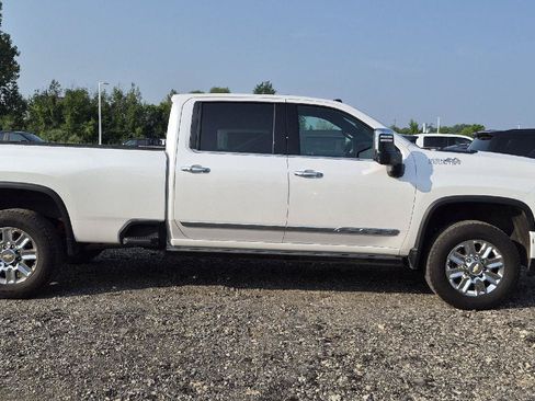Used 2024 Chevrolet Silverado 3500 High Country w/ High Country Premium Package AWD/4WD image 3
