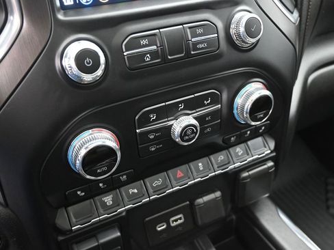 Used 2020 GMC Sierra 2500 AT4 w/ AT4 Preferred Package image 18