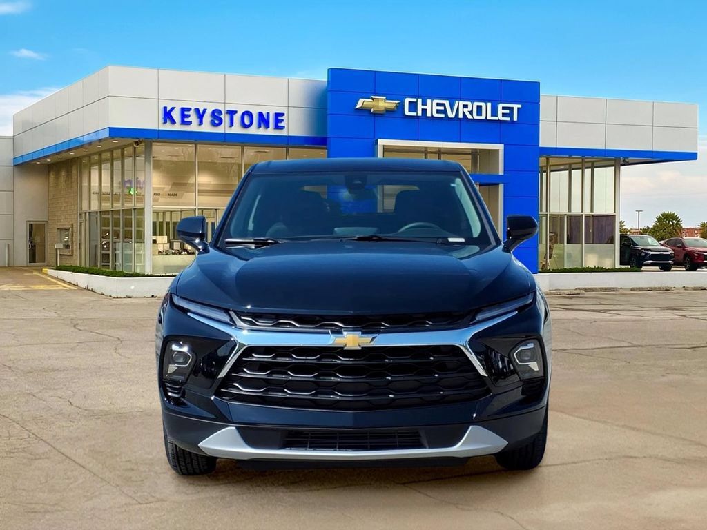 Used 2026 Chevrolet Blazer LT FWD image 2