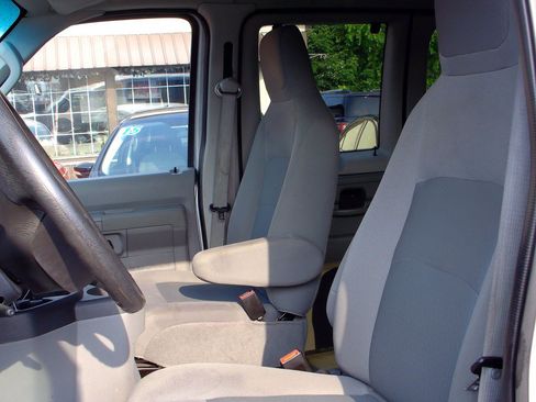 Used 2013 Ford E-150 and Econoline 150 Wagon RWD image 6