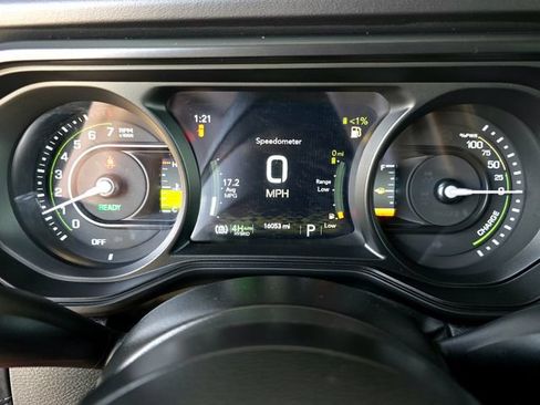 Certified 2025 Jeep Wrangler Unlimited Rubicon 4xe w/ Convenience Group AWD/4WD image 10