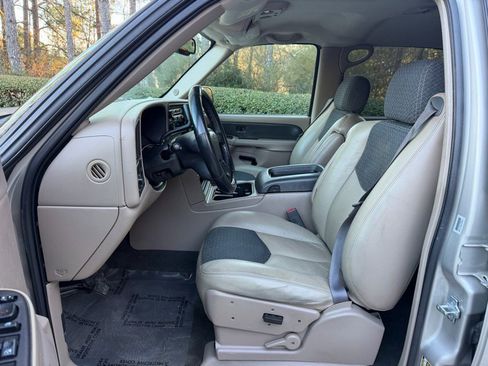 Used 2004 Chevrolet Avalanche Z66 w/ Preferred Equipment Group image 15