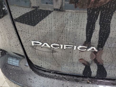 Used 2023 Chrysler Pacifica Limited image 18