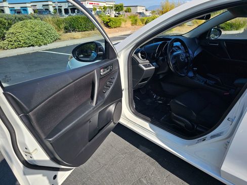Used 2013 MAZDA MAZDA3 i Sport FWD image 15