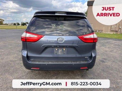 Used 2017 Toyota Sienna XLE w/ XLE Navigation Package FWD image 5