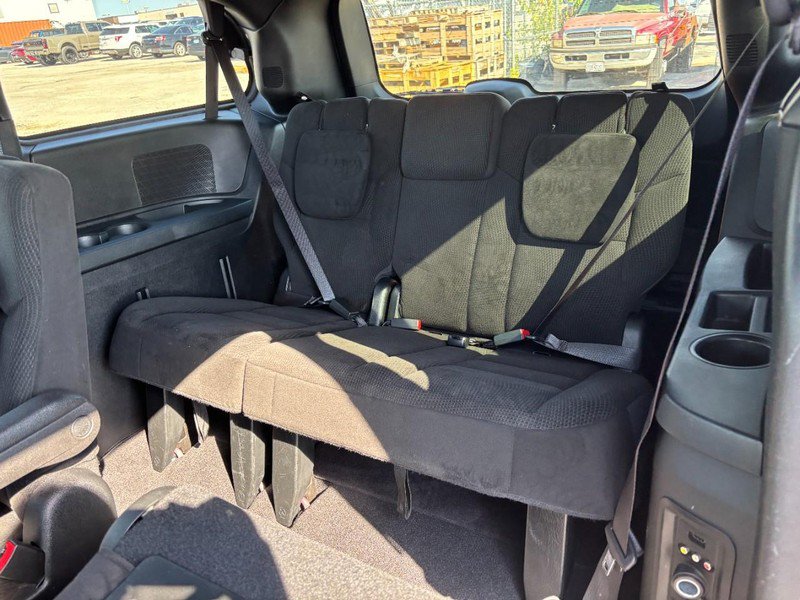 Used 2017 Dodge Grand Caravan SE FWD image 12