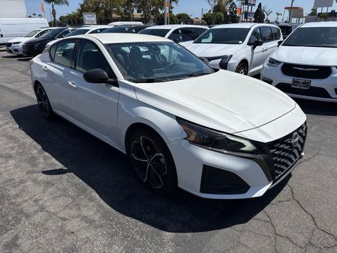 Used 2024 Nissan Altima 2.5 SR FWD image 10