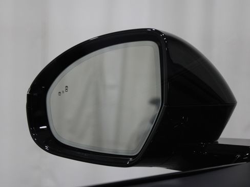 Certified 2024 Lincoln Nautilus Reserve w/ Equipment Group 202A image 25