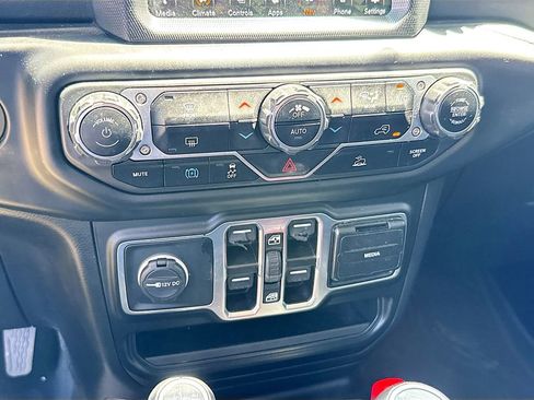 Used 2023 Jeep Wrangler Unlimited Sahara w/ Dual Top Group AWD/4WD image 17