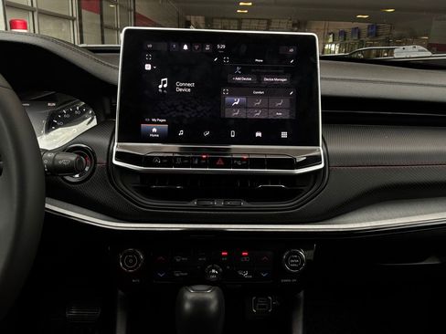 Used 2025 Jeep Compass Trailhawk image 26