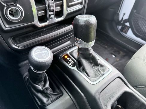 Used 2021 Jeep Gladiator Sport image 21