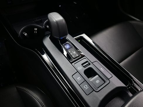 Used 2025 Toyota Prius XLE image 22