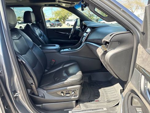 Used 2020 Cadillac Escalade ESV Platinum w/ Escalade Sport Edition image 28