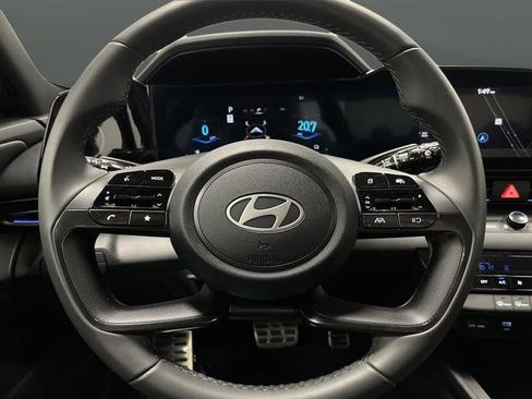 Used 2025 Hyundai Elantra SEL image 14