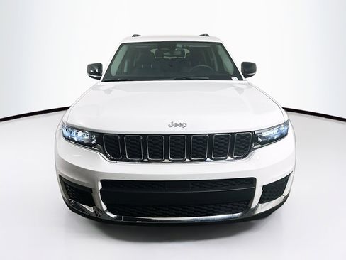 Used 2023 Jeep Grand Cherokee L Limited image 2