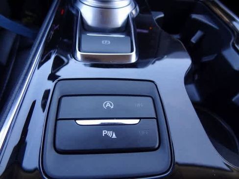 Used 2020 Ford Edge Titanium image 33