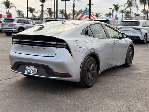 Used 2025 Toyota Prius Plug-In Hybrid image 5