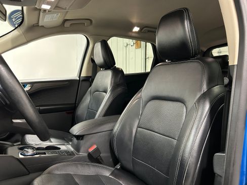 Used 2020 Ford Escape Titanium AWD/4WD image 25