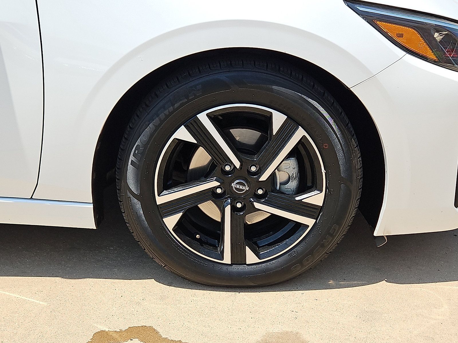 Used 2025 Nissan Sentra SV FWD image 5