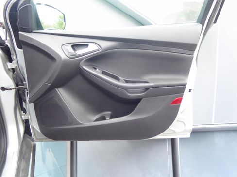 Used 2017 Ford Focus SE image 18