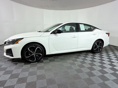Used 2025 Nissan Altima 2.5 SR FWD image 19