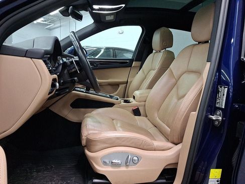 Used 2023 Porsche Macan AWD/4WD image 9