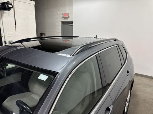 Used 2019 Volkswagen Tiguan SE w/ Panoramic Sunroof Package AWD/4WD image 11