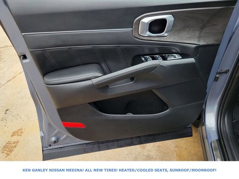 Used 2024 Kia Sorento SX image 41