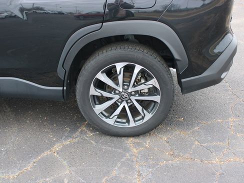 Used 2024 Toyota Corolla Cross XLE image 13
