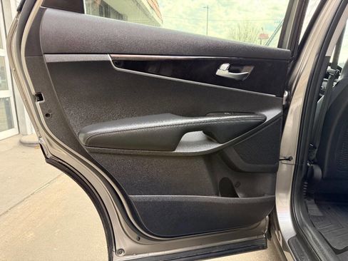 Used 2018 Kia Sorento FWD image 29