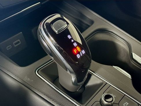 Used 2025 Cadillac XT4 Premium Luxury image 17