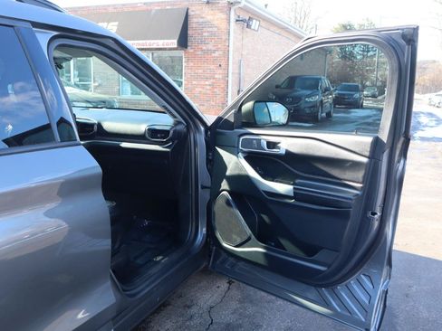 Used 2021 Ford Explorer XLT w/ Equipment Group 202A RWD image 10