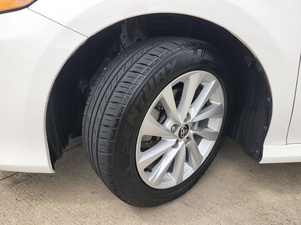 Used 2021 Toyota Camry LE FWD image 31