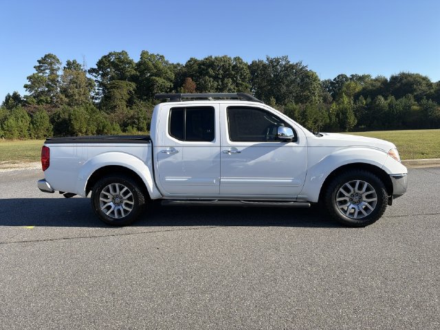 Used 2010 Nissan Frontier LE w/ LE Value Truck Pkg RWD image 2