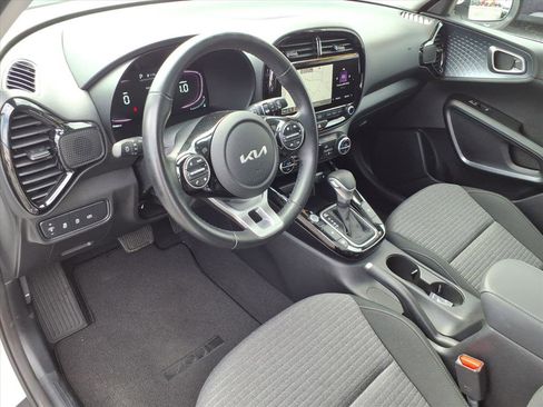 Used 2023 Kia Soul EX image 11
